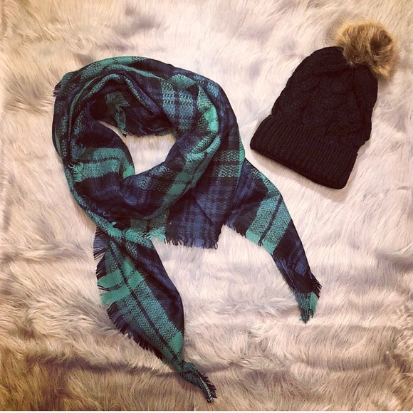 Women’s tartan plaid scarf - Picture 4 of 4